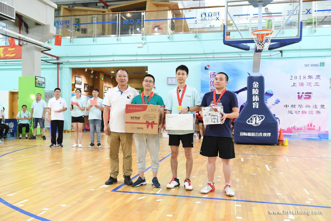 羽毛球男.jpg 羽毛球男.jpg